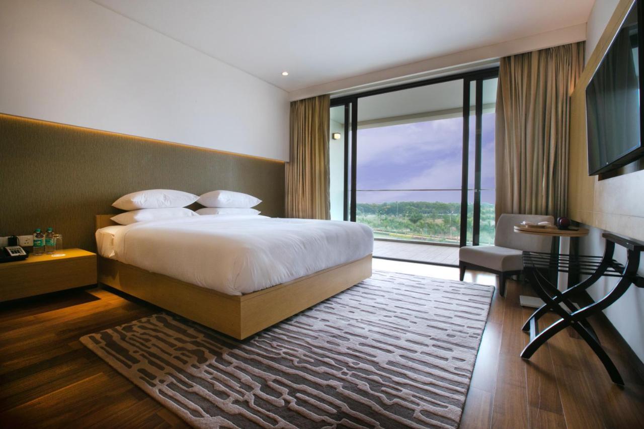 Blvd Club - Near Bengaluru Airport Hotell Settahalasūr Eksteriør bilde