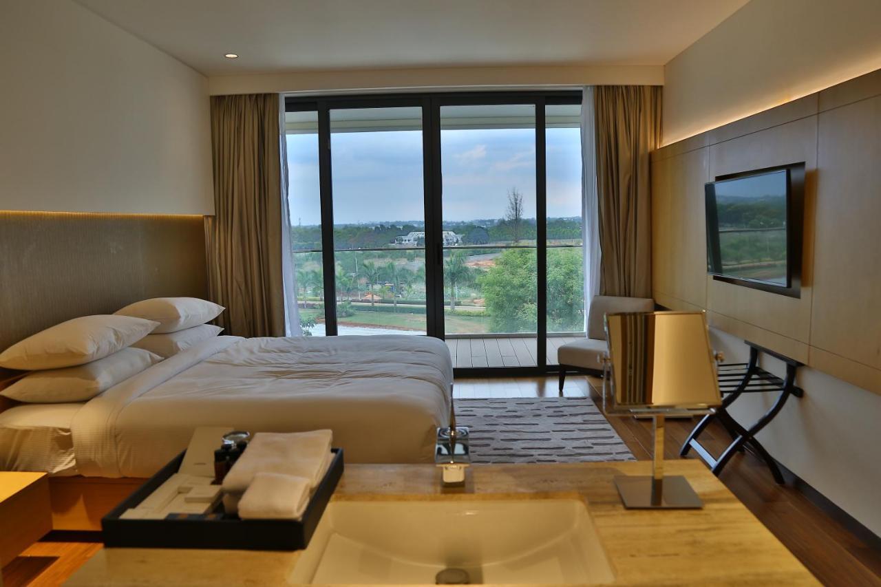 Blvd Club - Near Bengaluru Airport Hotell Settahalasūr Eksteriør bilde